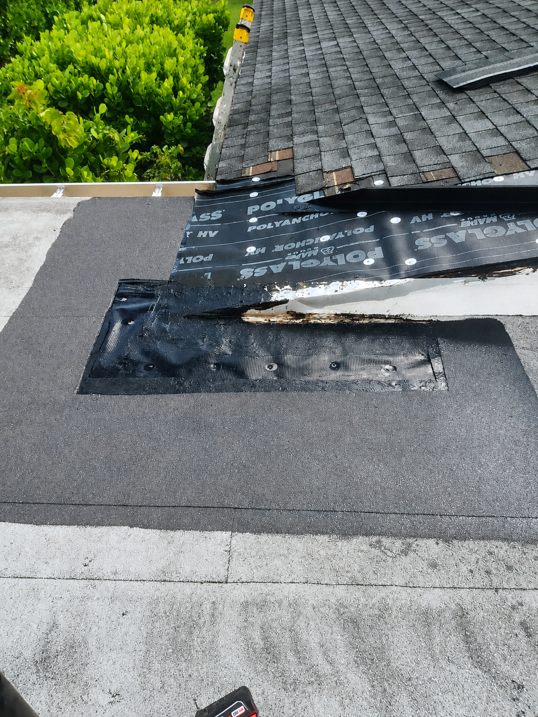 Flat shingle roof